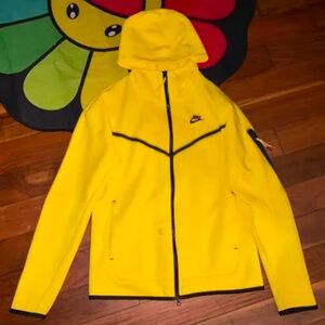 Nike Men's Zip-Up Sweater in Bright Yellow